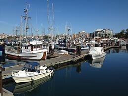 A Float Home B&B in Fisherman’s Wharf