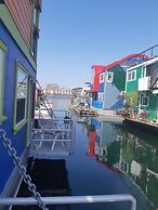 A Float Home B&B in Fisherman’s Wharf