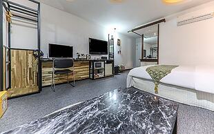 Business Hotel