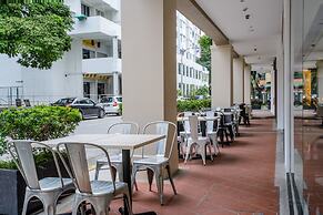 J8 Hotel