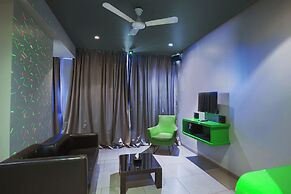 SinQ Party Hotel