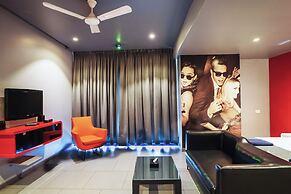 SinQ Party Hotel