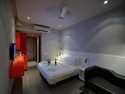 SinQ Party Hotel