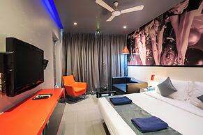 SinQ Party Hotel