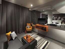SinQ Party Hotel