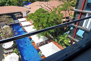 SinQ Party Hotel