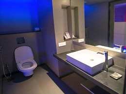 SinQ Party Hotel