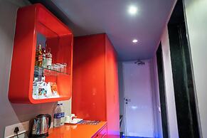 SinQ Party Hotel