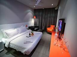 SinQ Party Hotel