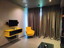 SinQ Party Hotel