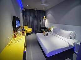 SinQ Party Hotel