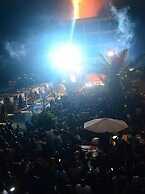 SinQ Party Hotel
