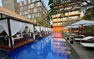 SinQ Party Hotel