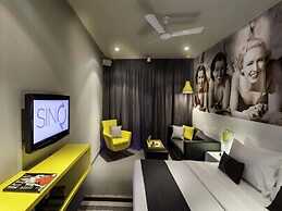 SinQ Party Hotel