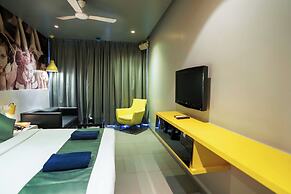 SinQ Party Hotel