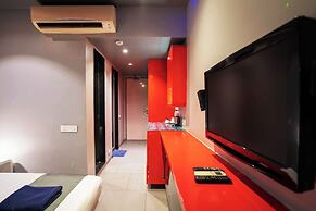SinQ Party Hotel