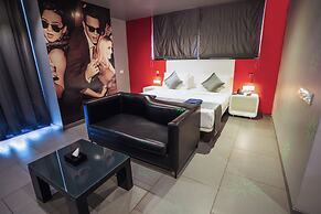 SinQ Party Hotel