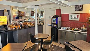 Brit Hotel Essentiel Pau Lescar