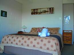 Waterfalls Estate - Motel & Campground