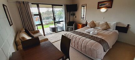 Waterfalls Estate - Motel & Campground