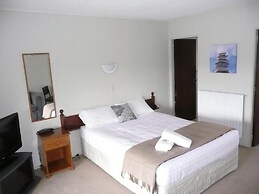 Waterfalls Estate - Motel & Campground