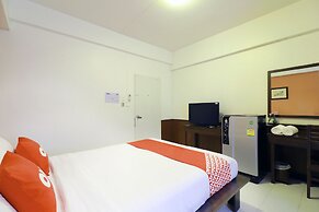 OYO 493 Mali’s Room