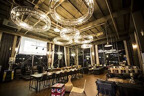 Isquare Hotel