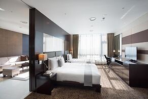 Isquare Hotel
