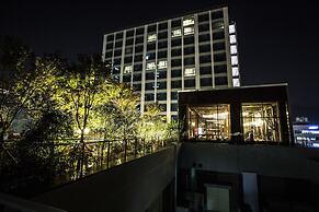 Isquare Hotel