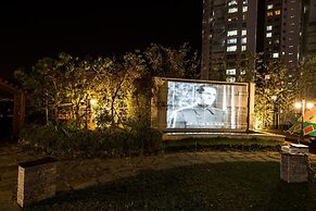 Isquare Hotel