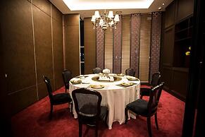Isquare Hotel