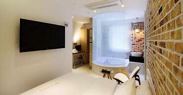Rich Diamond Hotel