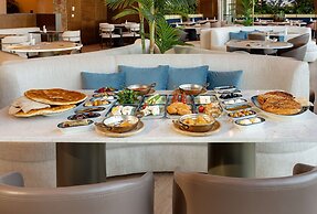 DoubleTree by Hilton Hotel Van