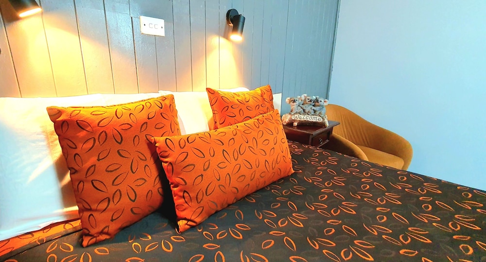 Young Goldrush Motel