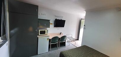 Young Goldrush Motel