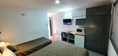 Young Goldrush Motel