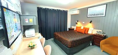 Young Goldrush Motel