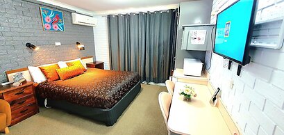 Young Goldrush Motel