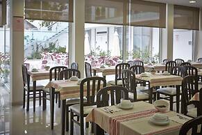 Welcome In - Suites & Hostel