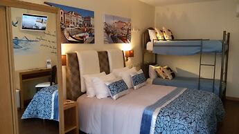 Welcome In - Suites & Hostel