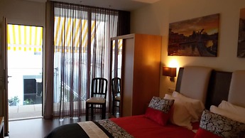 Welcome In - Suites & Hostel