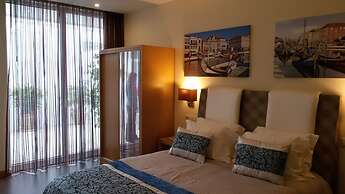 Welcome In - Suites & Hostel