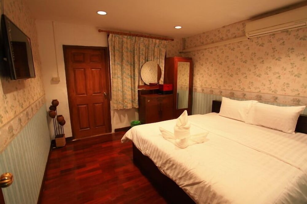 Lanna Pool Villa