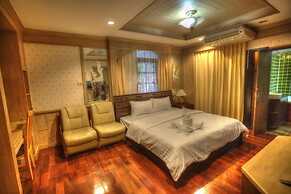 Lanna Pool Villa