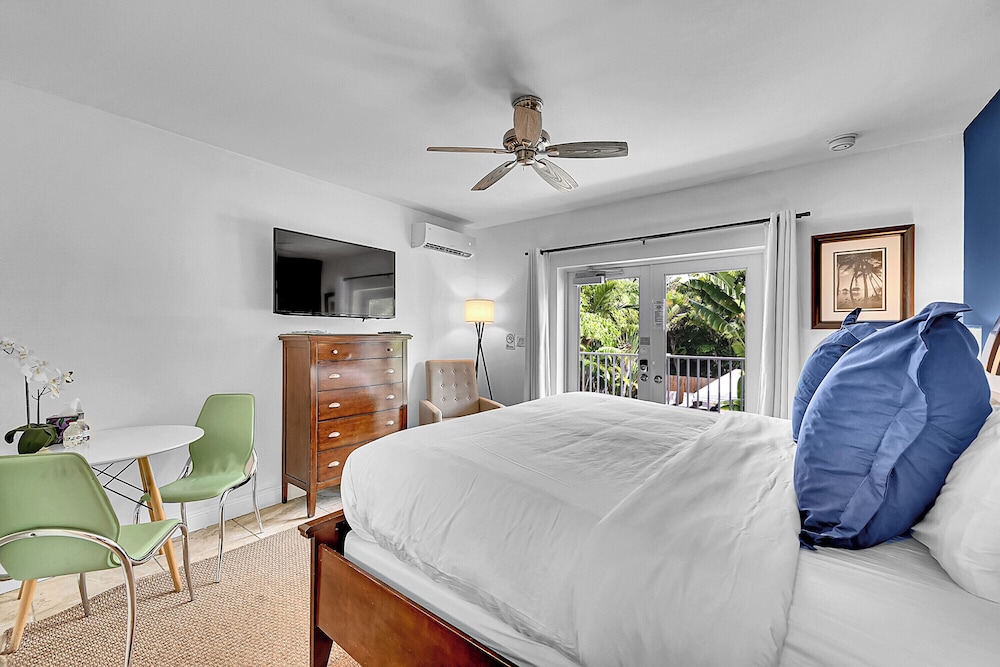 Inn On The Drive ( Adults Only)
