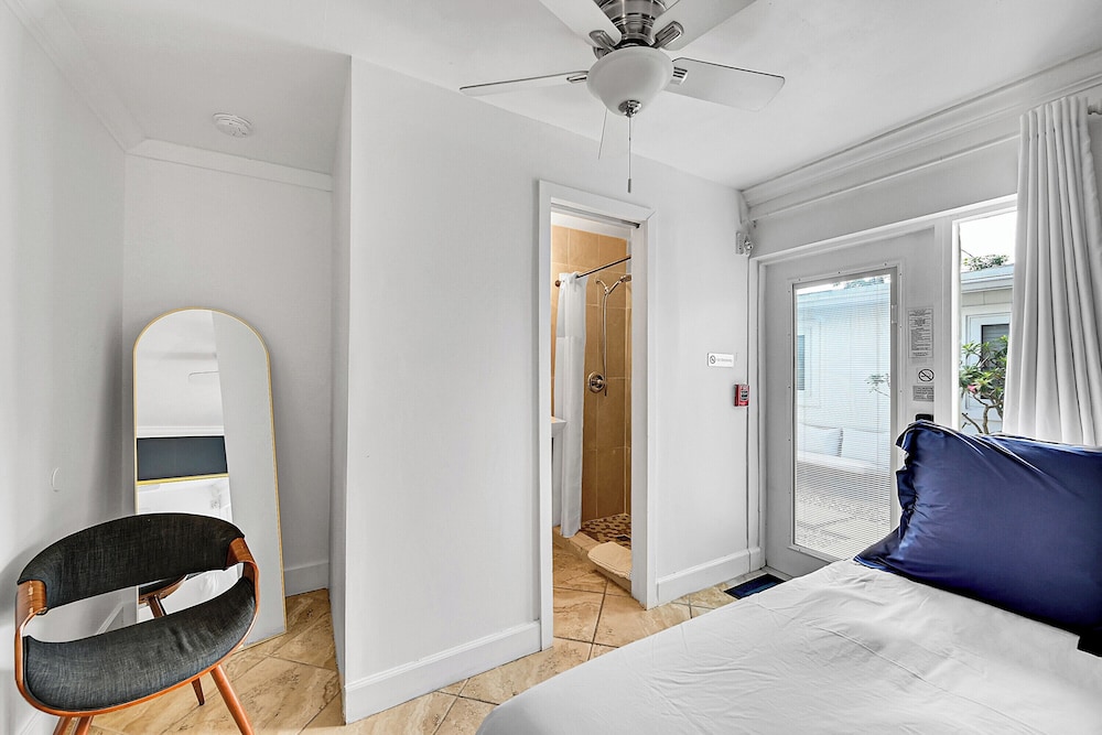 Inn On The Drive ( Adults Only)