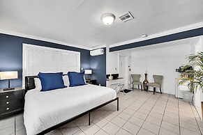 Inn On The Drive ( Adults Only)