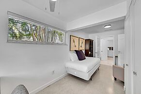 Inn On The Drive ( Adults Only)