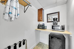 Inn On The Drive ( Adults Only)
