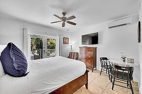Inn On The Drive ( Adults Only)